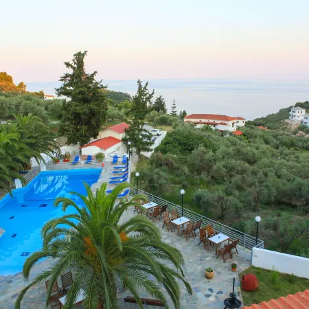 Stafylos Suites & Boutique Hotel