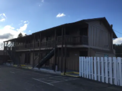 Holiday Lodge Hotels in Grass Valley