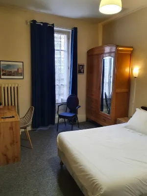 Hôtel Riviera فنادق في Creuzier-le-Neuf