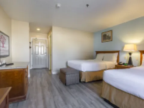 เชอร์รี่ ออร์ชาร์ด อินน์ โรงแรมในซันนีเวล