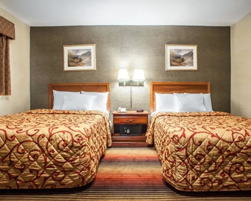 Rodeway Inn Hotels near Pershing Field