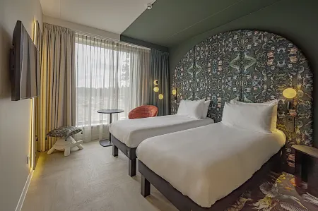 Ibis Styles Rotterdam Ahoy Отели рядом с достопримечательностью «KPN Telecom Building / Toren op Zuid»