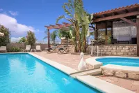 Areti Suites - Swimmingpools
