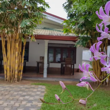 White Villa Beach Resort Отели рядом с достопримечательностью «Форт Матара»