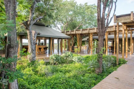 Simbavati Hilltop Lodge Отели в г. Эхланзени