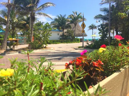 St Maurice Beach Inn Отели в г. Голливуд