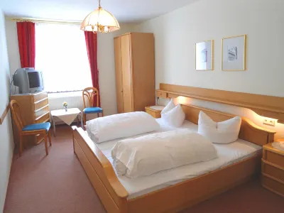 Hotel Krone فنادق في Ahorntal