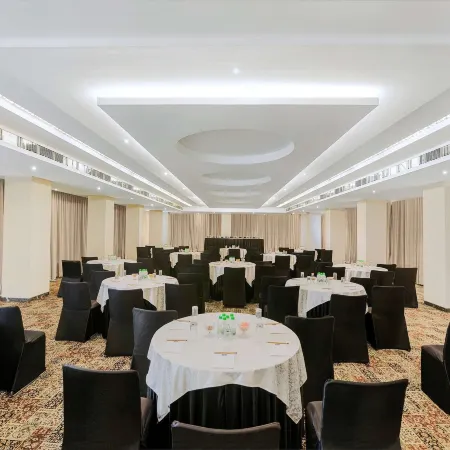 Hrj Sarovar Portico Indore