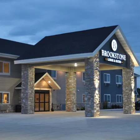 Brookstone Lodge & Suites