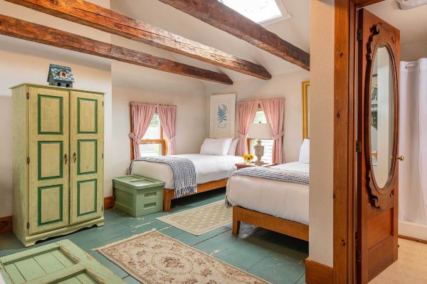 Old Stagecoach Inn