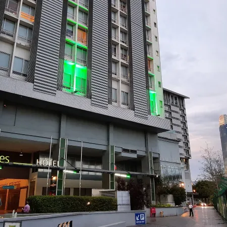 ibis Styles Kuala Lumpur Fraser Business Park Отели рядом с достопримечательностью «Развлекательный центр TREC KL»