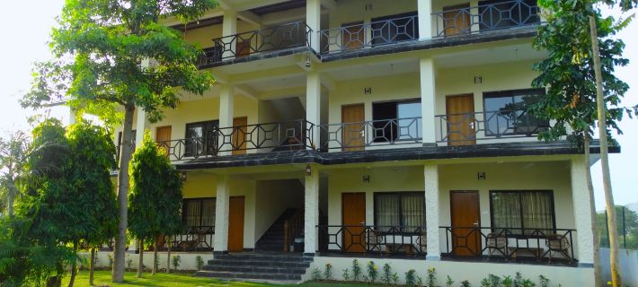 Rhino Land Jungle Lodge Hotele w: Sauraha