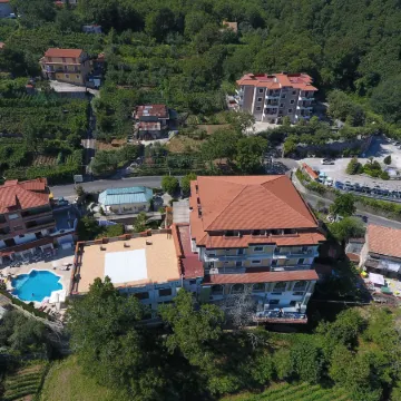 Santangelo Resort & Spa Отели в г. Пимонте