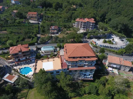 Santangelo Resort & Spa Отели в г. Пимонте