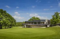 Oulton Hall Hotel, Spa & Golf Resort Hotel a 