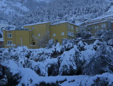 Pensión Mariola Отели в г. El Comtat