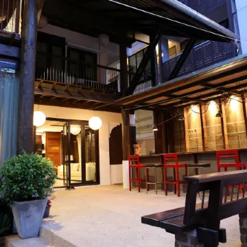 Kampaeng Ngam Hotel Отели рядом с достопримечательностью «Рынок Warorot»