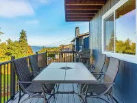 Peaceful Island Getaway, Port Susan Views with BBQ & Playroom Hotels in Camano