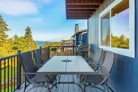 Peaceful Island Getaway, Port Susan Views with BBQ & Playroom