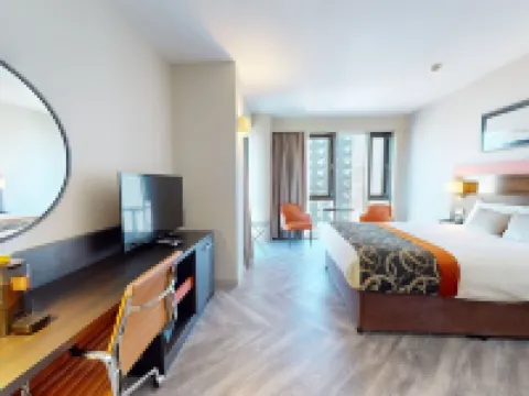 โรงแรมเคลตัน คาร์ดิฟ โรงแรมในคาร์ดิฟฟ์