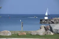 Royal Harbour Resort Hotel a Grey County