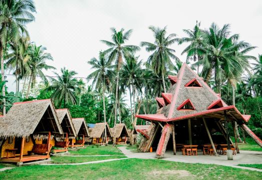 Loboc Nipa Hut Village의 전통 가옥 객실 외관