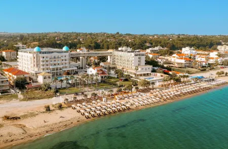 Wellness Santa Hotel - Adults Plus12 Отели рядом с достопримечательностью «Perea Beach»