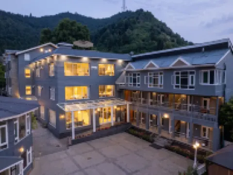 Hotel Grand Boulevard โรงแรมในศรีนาการ์