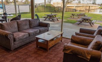 Moruya Waterfront Hotel Motel