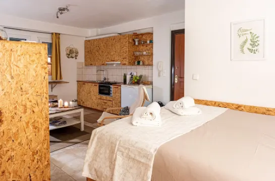 Downtown Yellow Studio - Central Secret Nest