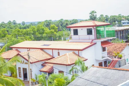 Aa Inn Отели рядом с достопримечательностью «Нилавели Бич»