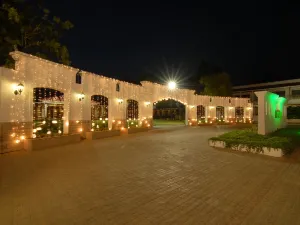 Chanakya Bnr Hotel