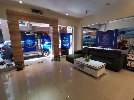 Ease Hotel Отели рядом с достопримечательностью «Land Below The Wind»