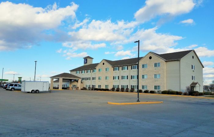 Oak Hill Inn & Suites