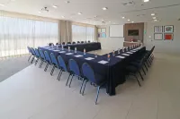 هوليداي إن إكسبرس آند  ويتاس بلاياي ديل كارمين آ باي آيتش جي