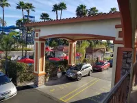 Best Inn & Suites - parking