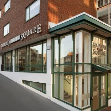 Harvard Square Hotel Отели рядом с достопримечательностью «Бостонский колледж»