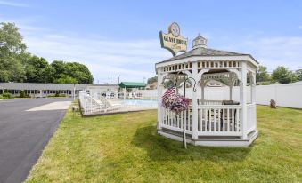 Glass House Inn Erie Near I-90 & I-79