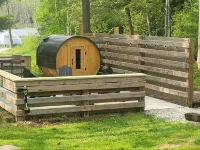 Amazing Dome! Panoramic Barrel Sauna! Hot Tub! Sleeps 6 Pet Friendly, Fire Place Hotels in Interlochen