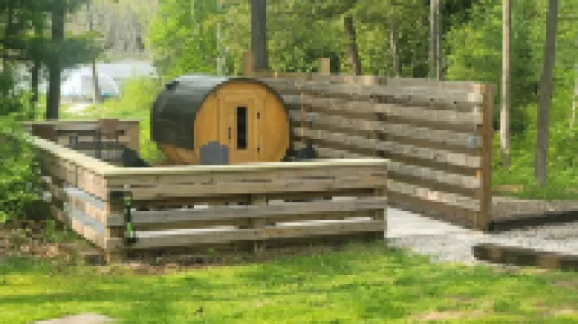 Amazing Dome! Panoramic Barrel Sauna! Hot Tub! Sleeps 6 Pet Friendly, Fire Place