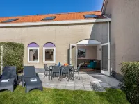Restyled Bungalow with 2 Bathrooms, Near the Beach Hotels near Flood museum