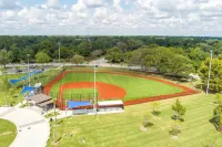 2 Bedroom STEPS to food & nightlife - Minutes to Beaches - NO cleaning fee!