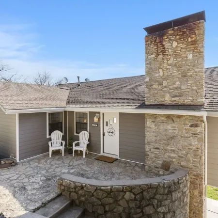 "AMAZING RETREAT" Minutes to Downtown Hollister, Branson and Thunder Ridge