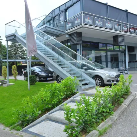 Primus Hotel & Apartments Отели рядом с достопримечательностью «Станция метро Oberlaa»