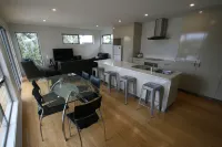 시더 코티지 블랙먼스 베이 케터링 호텔