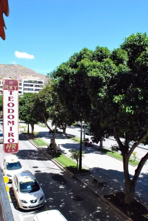 Hostal Rey Teodomiro Отели в г. Альгорфа