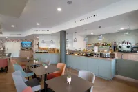 Hôtel Jules Verne - พร้อมอาหารเช้า