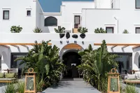 Numa Santorini Hotels in 