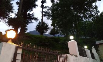 Royal Cottage Hotel & Restaurant