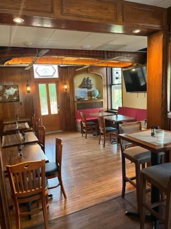 The Port Hotel Отели в г. Рандом Лейк